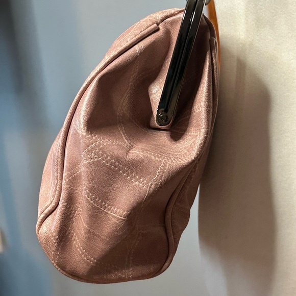 Barbie Pink Kiss Lock Contrasty Stitch Shoulder Bag With Adjustable Crossbody - Picture 6 of 16